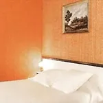 Avenir Hotel 2*