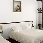 Avenir Hotel 2*