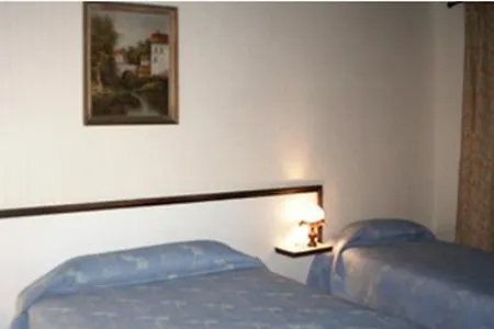 Avenir Hotel 2*